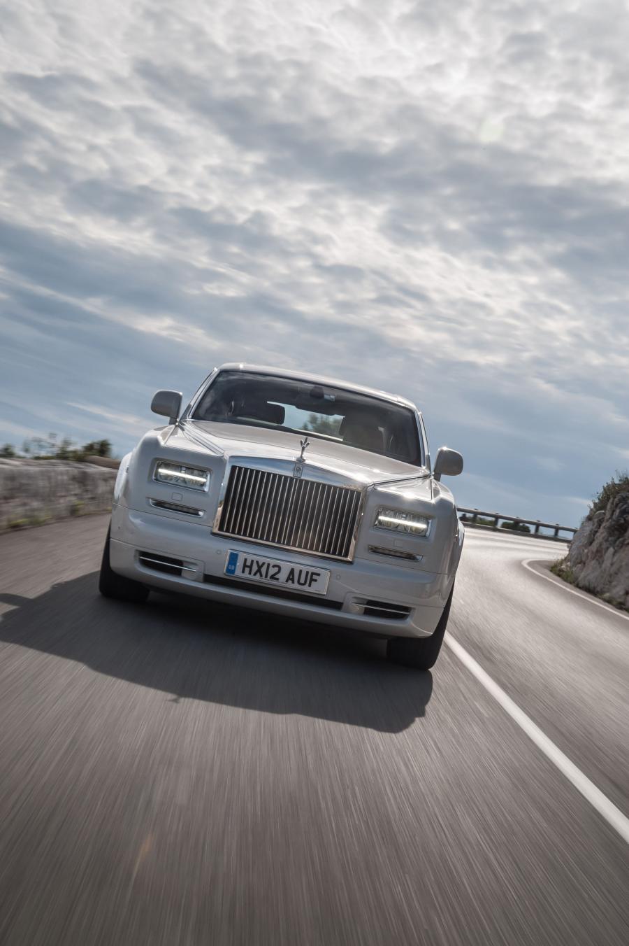  Rolls-Royce Phantom 2012 года  (фото 27 из 38)